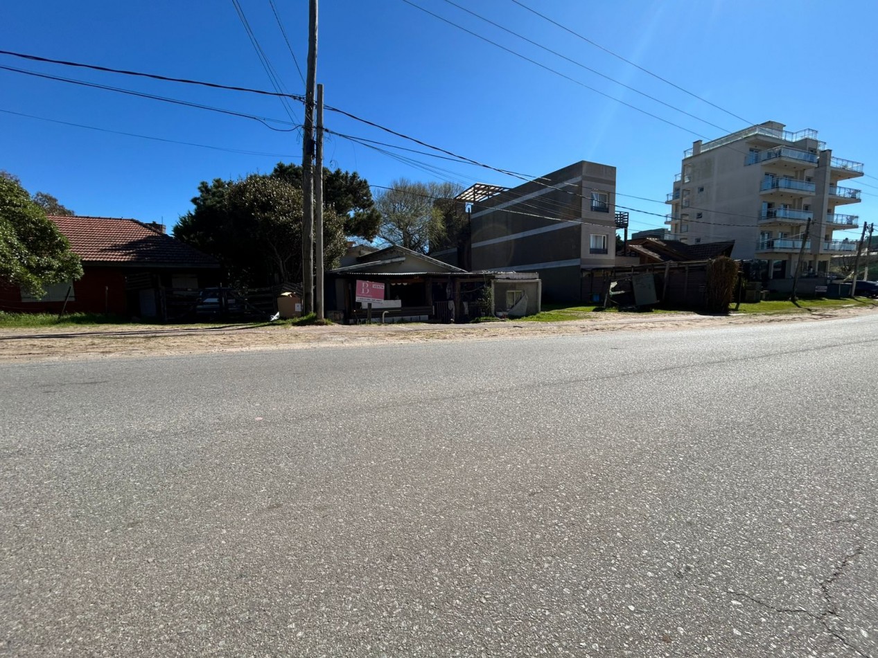 Venta lote multifamiliar en mar de ostende a dos cuadras del mar -oportunidad
