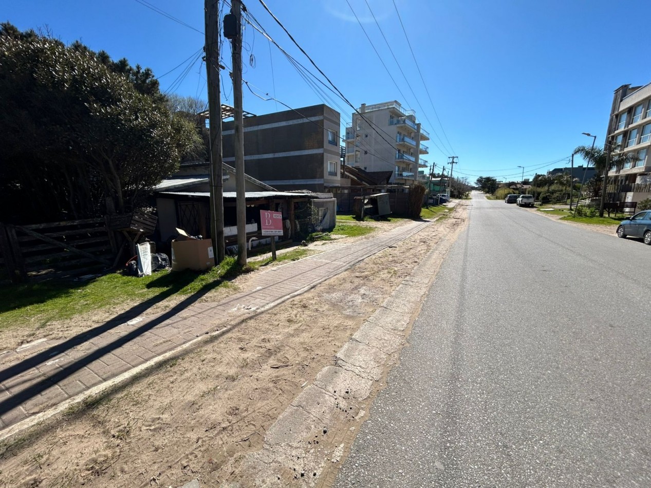 Venta lote multifamiliar en mar de ostende a dos cuadras del mar -oportunidad