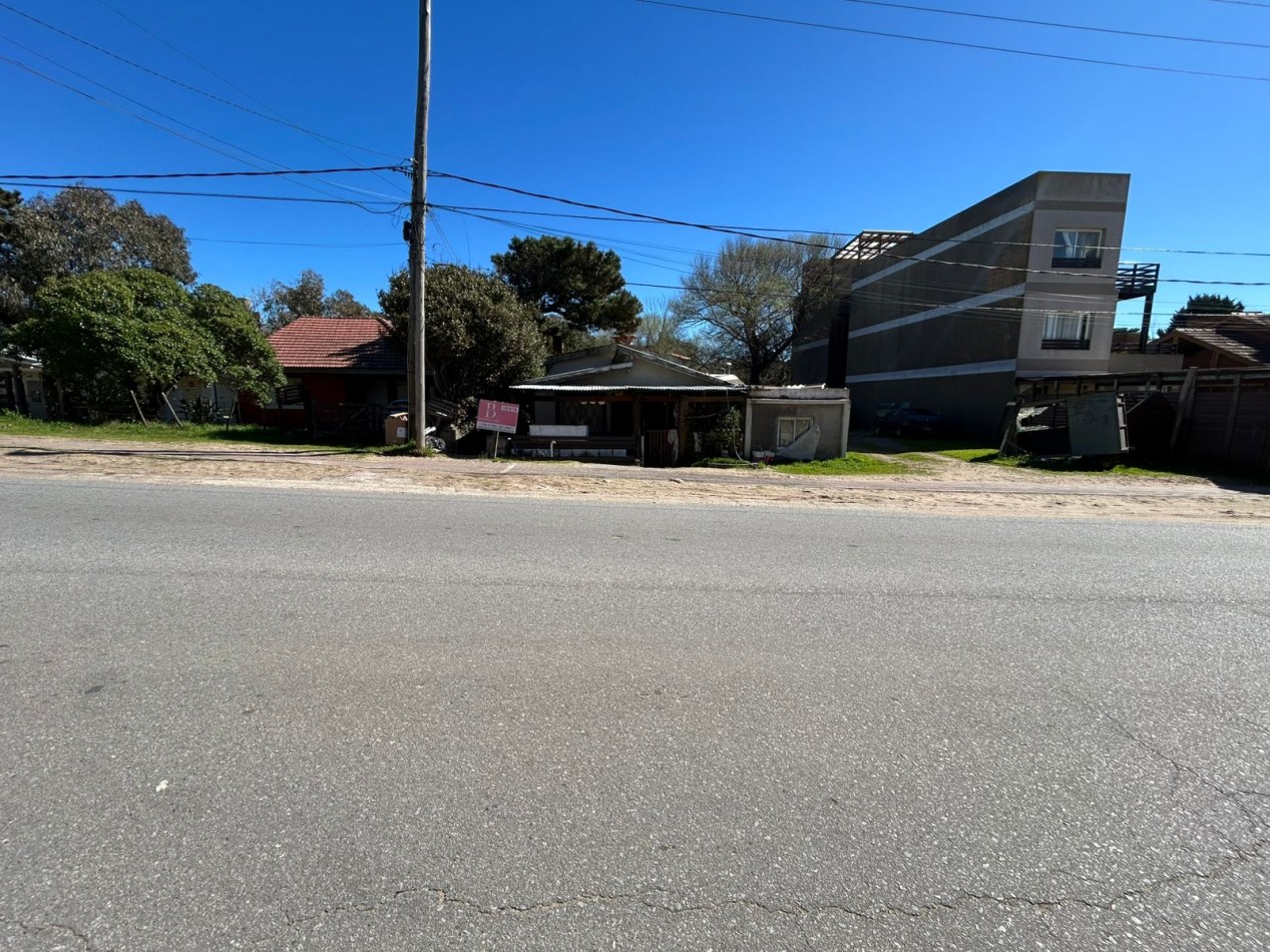 Venta lote multifamiliar en mar de ostende a dos cuadras del mar -oportunidad