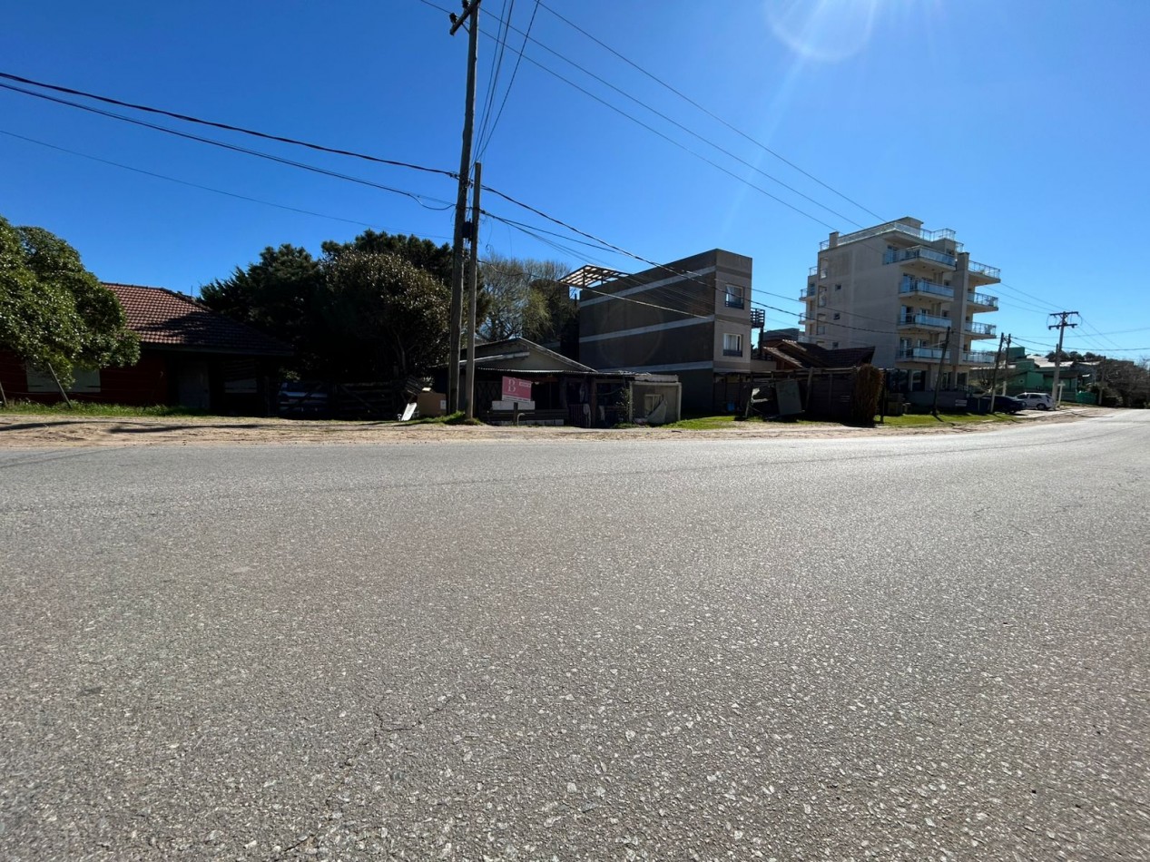 Venta lote multifamiliar en mar de ostende a dos cuadras del mar -oportunidad