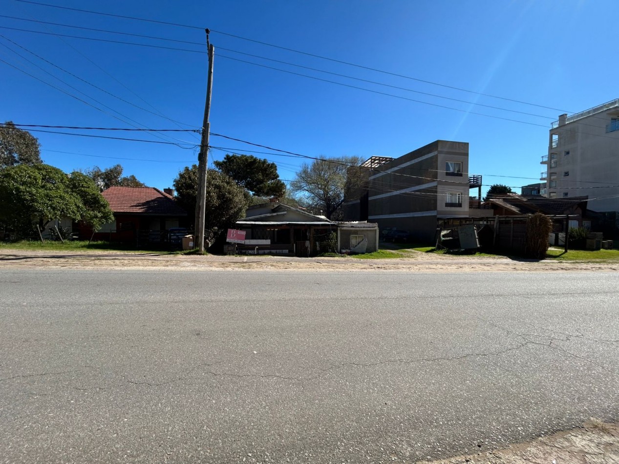 Venta lote multifamiliar en mar de ostende a dos cuadras del mar -oportunidad