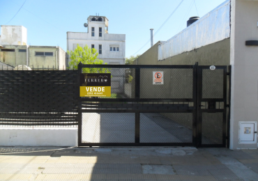 Depto. 2 Amb. con estacionamiento en plena Avda.