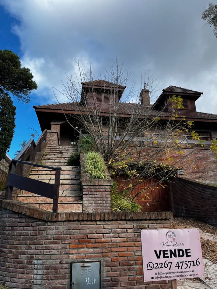Importante Casa Familiar con Espacios de Reunion y Parque