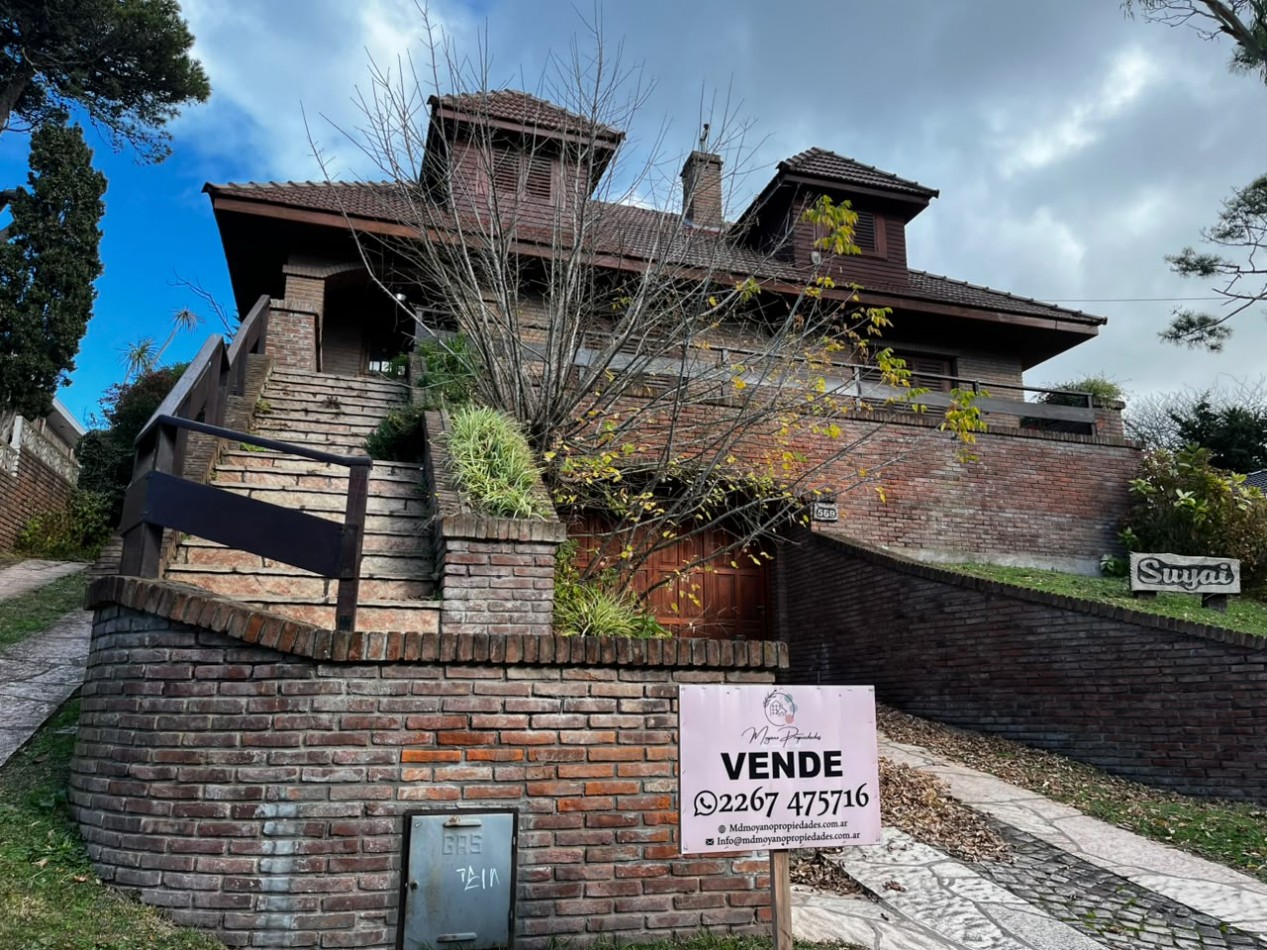 Importante Casa Familiar con Espacios de Reunion y Parque