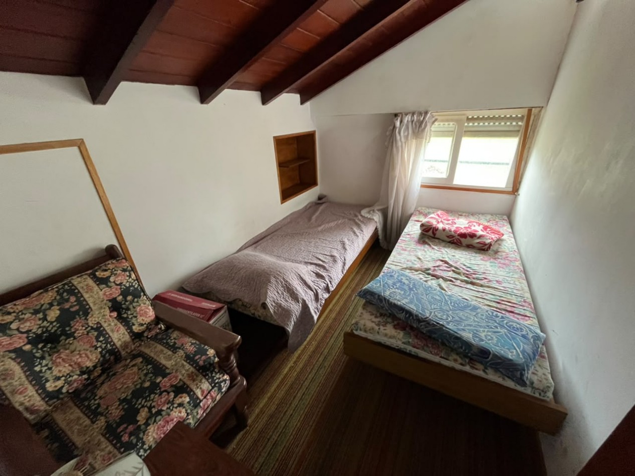 Chalet amplio de 4 dormitorios con patio y quincho en el centro de Villa Gesell