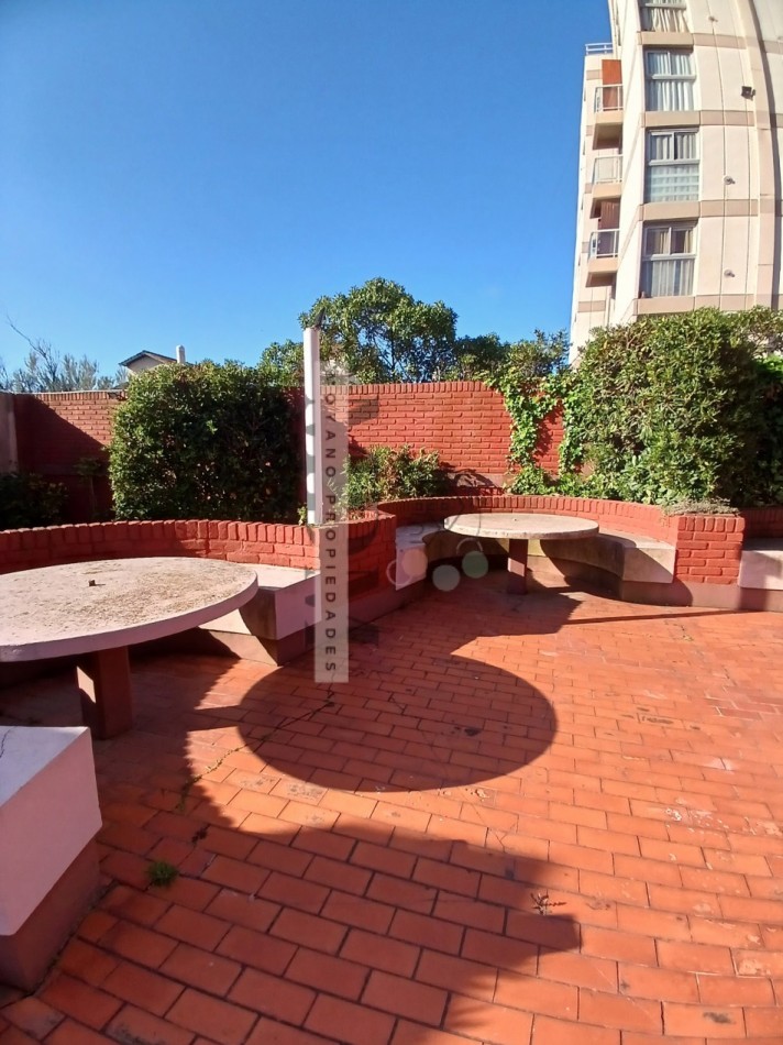 Oportunidad en Villa Gesell: 2 Amb. Amoblado con Cochera - Edificio PH II