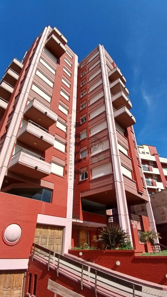 Oportunidad en Villa Gesell: 2 Amb. Amoblado con Cochera - Edificio PH II