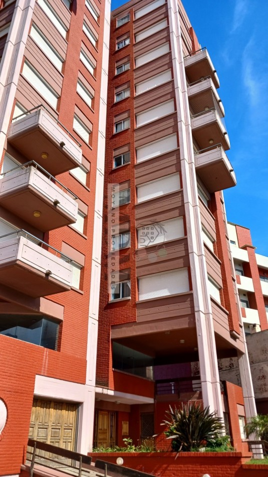 Oportunidad en Villa Gesell: 2 Amb. Amoblado con Cochera - Edificio PH II