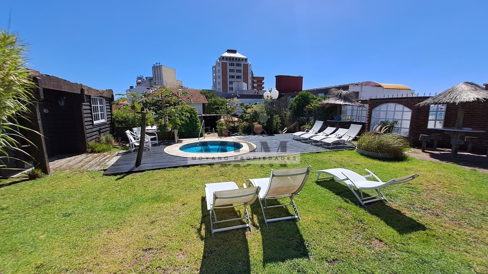  Oportunidad Unica de Inversion: Hosteria a Metros del Mar - Villa Gesell