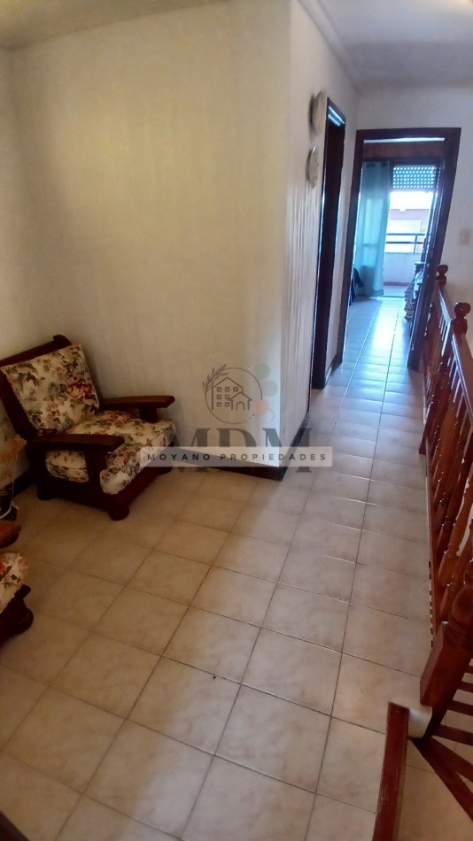 Duplex en venta - 2 dormitorios, cochera y vista parcial al mar -