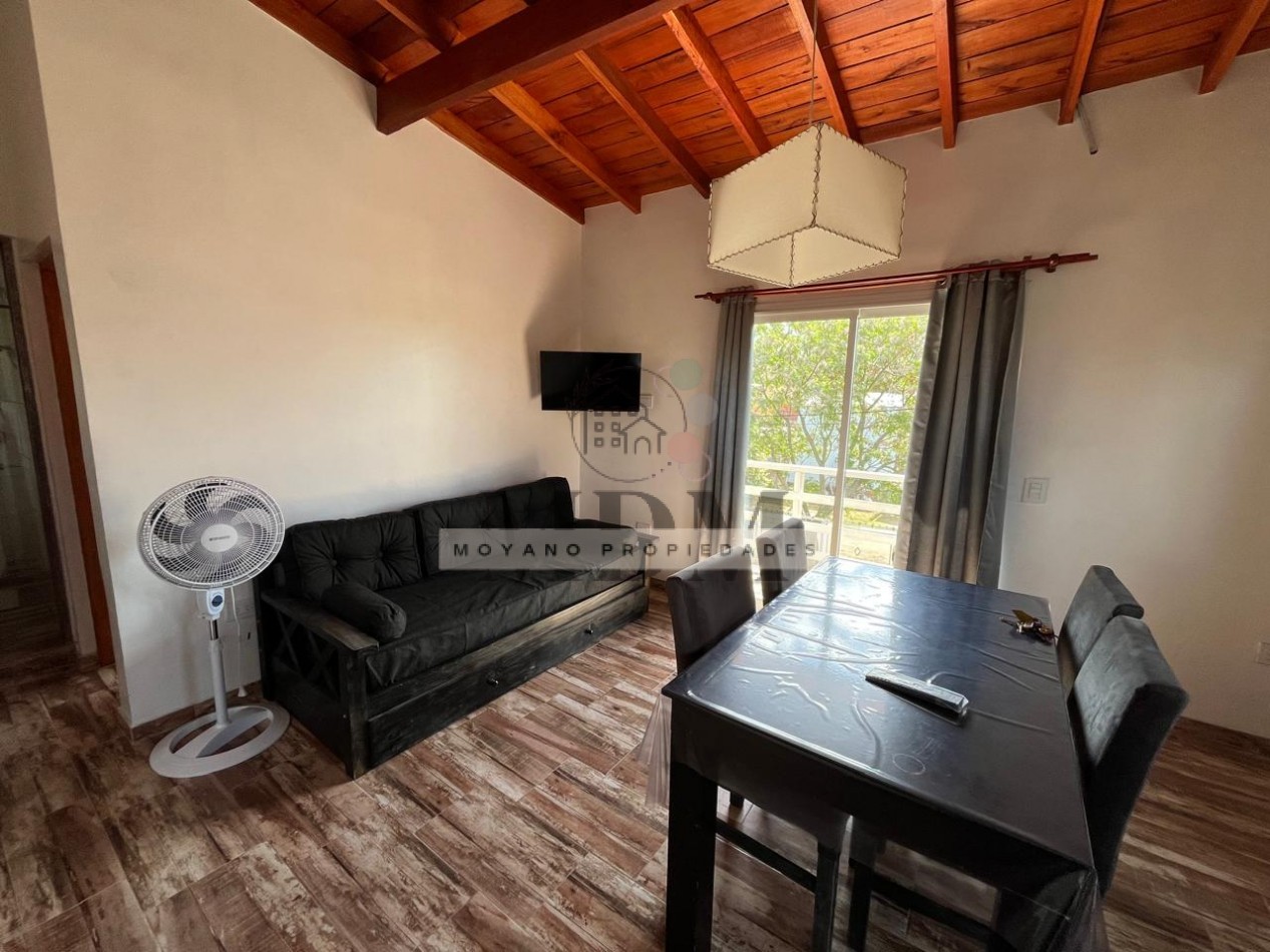 Comodo Departamento en 1° Piso por Escalera 