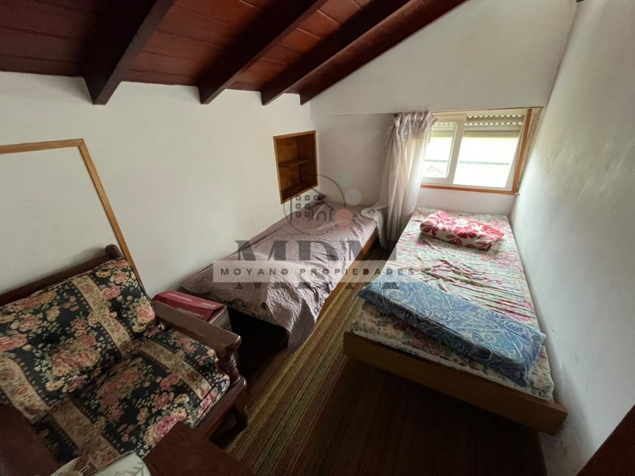 Chalet amplio de 4 dormitorios con patio y quincho en el centro de Villa Gesell