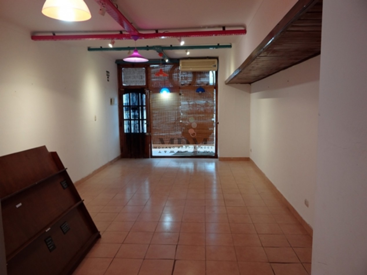 EN VENTA LOCAL COMERCIAL CON DEPARTAMENTO EN BLOCK