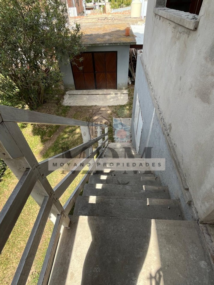 Comodo Departamento en 1° Piso por Escalera 