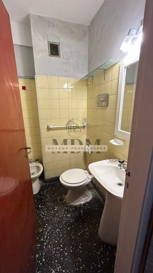 Monoambiente amplio con balcon al frente en pleno centro de Villa Gesell