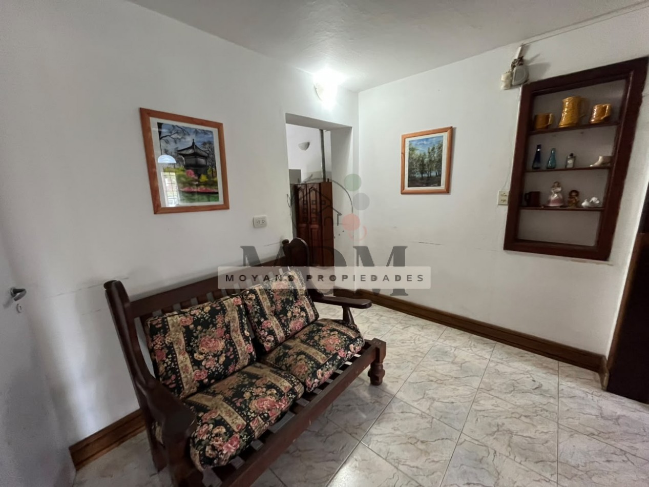 Chalet amplio de 4 dormitorios con patio y quincho en el centro de Villa Gesell