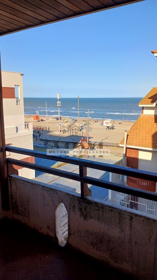 Duplex en venta - 2 dormitorios, cochera y vista parcial al mar -