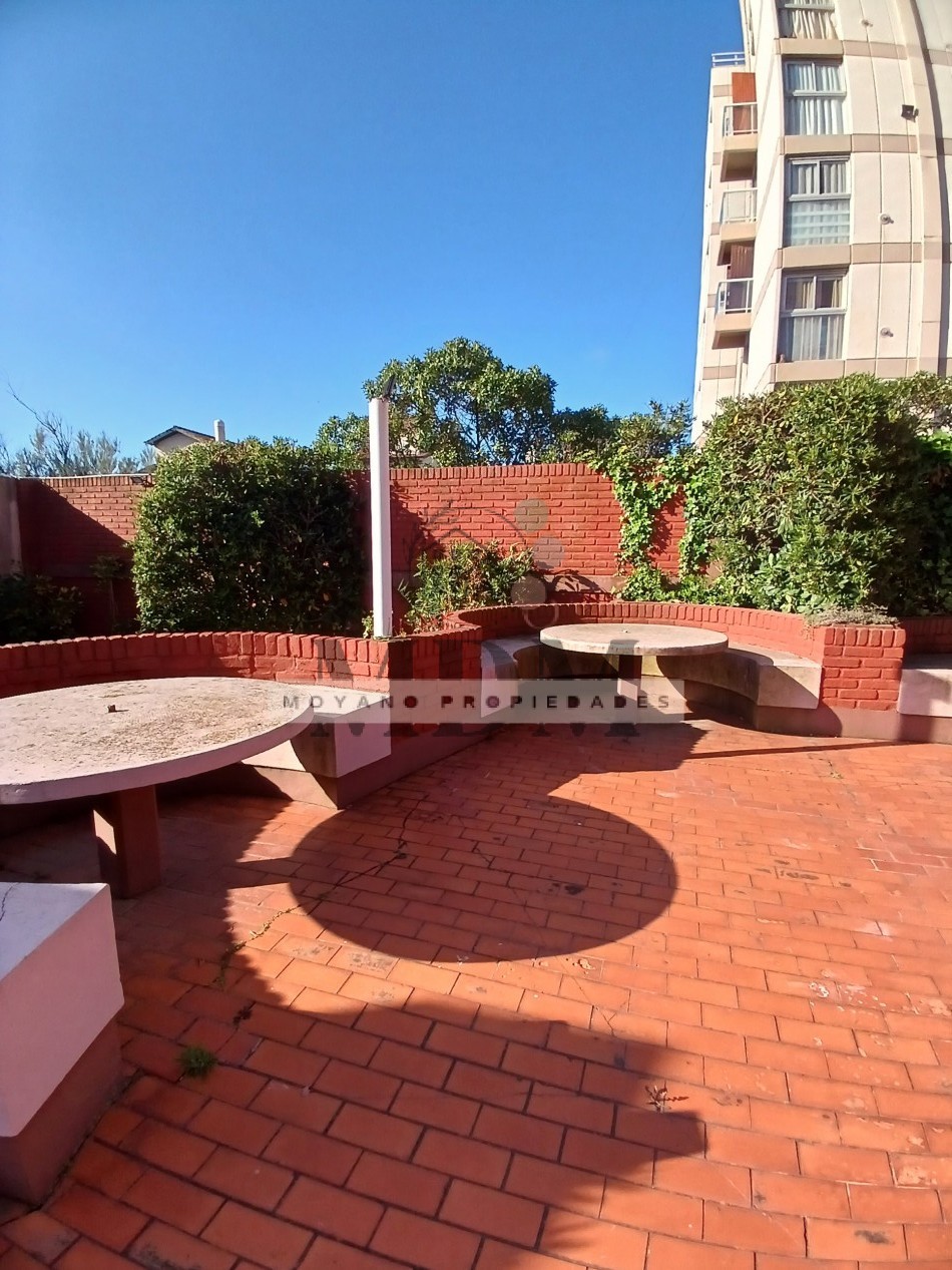 Oportunidad en Villa Gesell: 2 Amb. Amoblado con Cochera - Edificio PH II