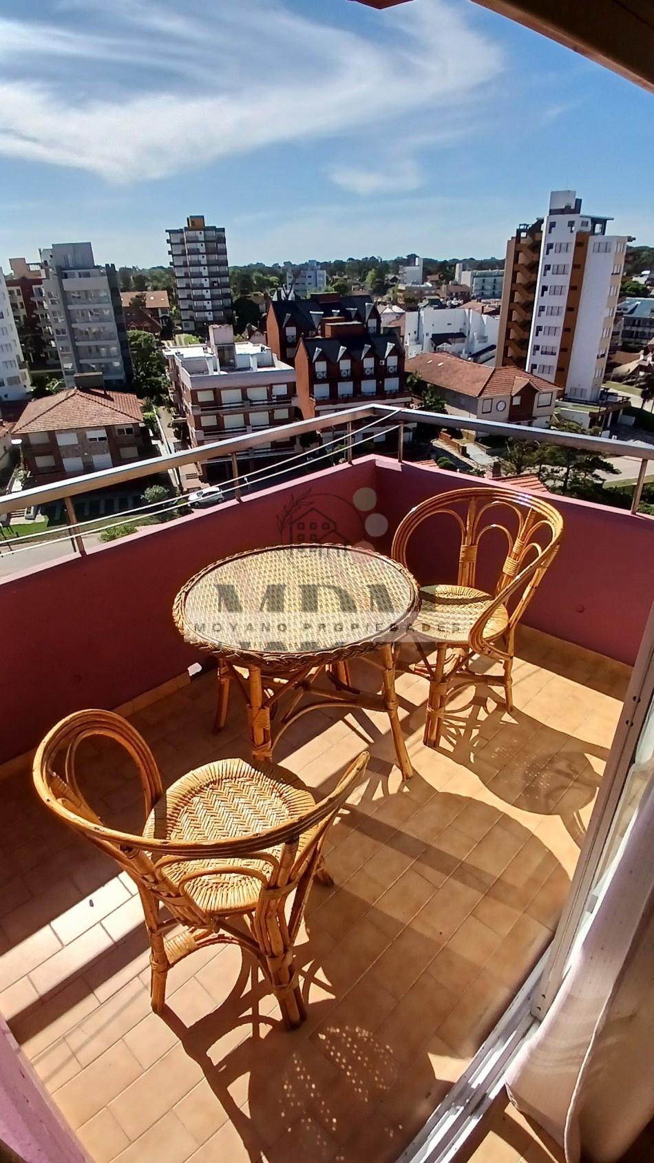 Oportunidad en Villa Gesell: 2 Amb. Amoblado con Cochera - Edificio PH II