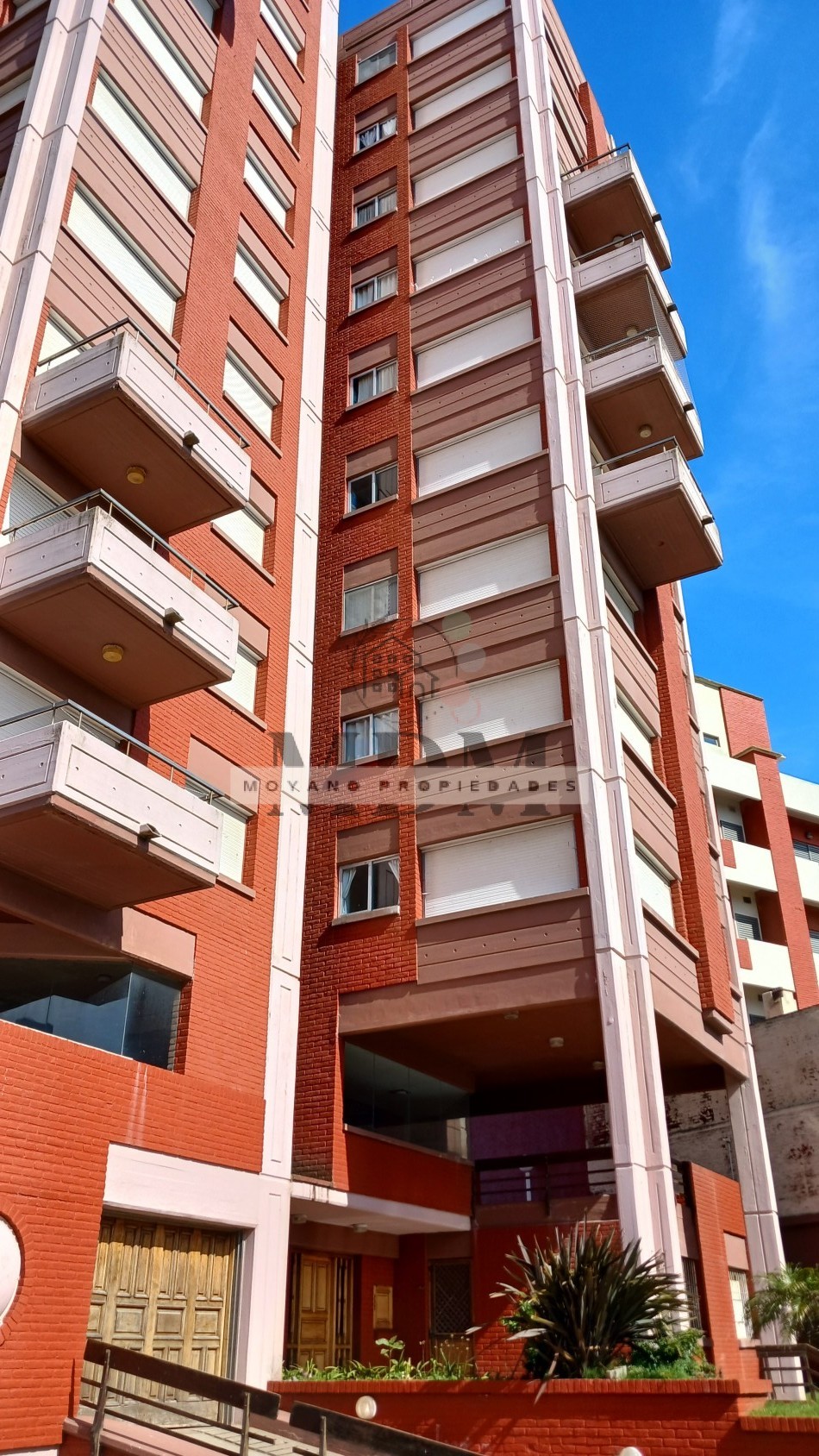 Oportunidad en Villa Gesell: 2 Amb. Amoblado con Cochera - Edificio PH II
