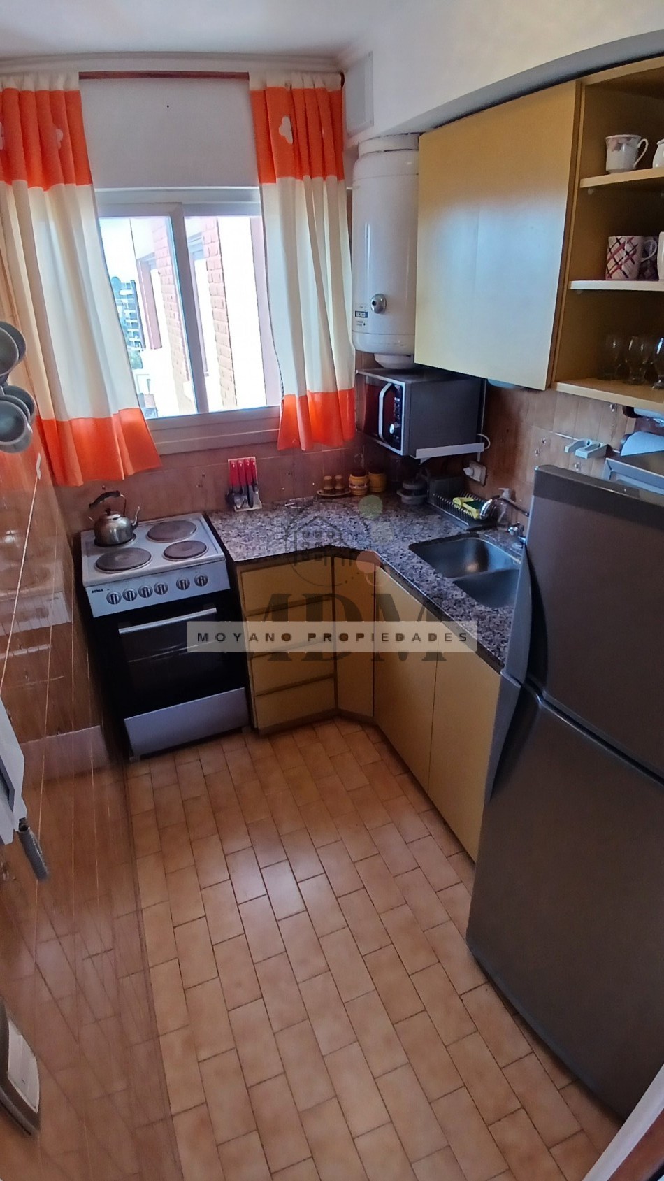 Oportunidad en Villa Gesell: 2 Amb. Amoblado con Cochera - Edificio PH II