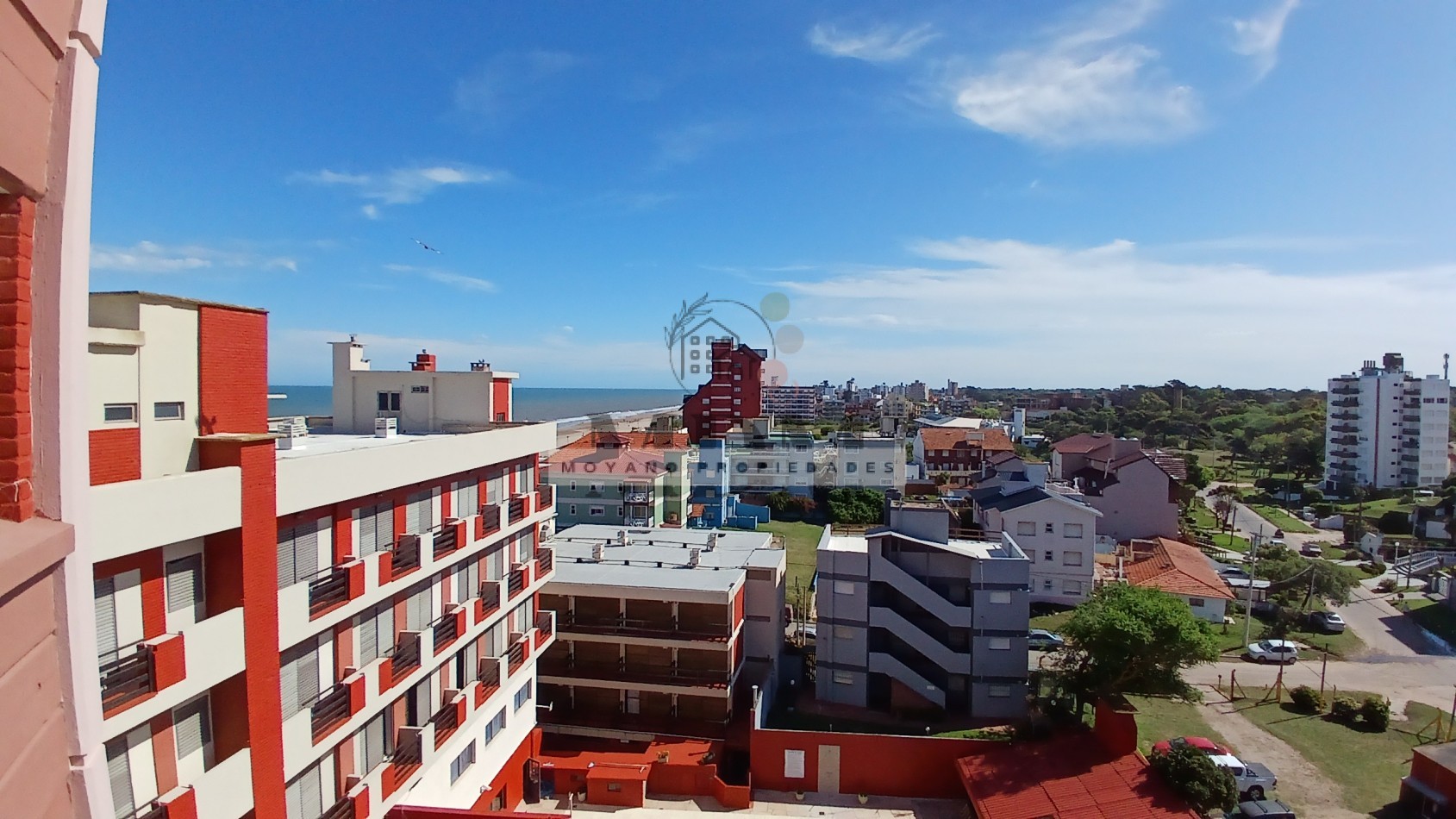 Oportunidad en Villa Gesell: 2 Amb. Amoblado con Cochera - Edificio PH II