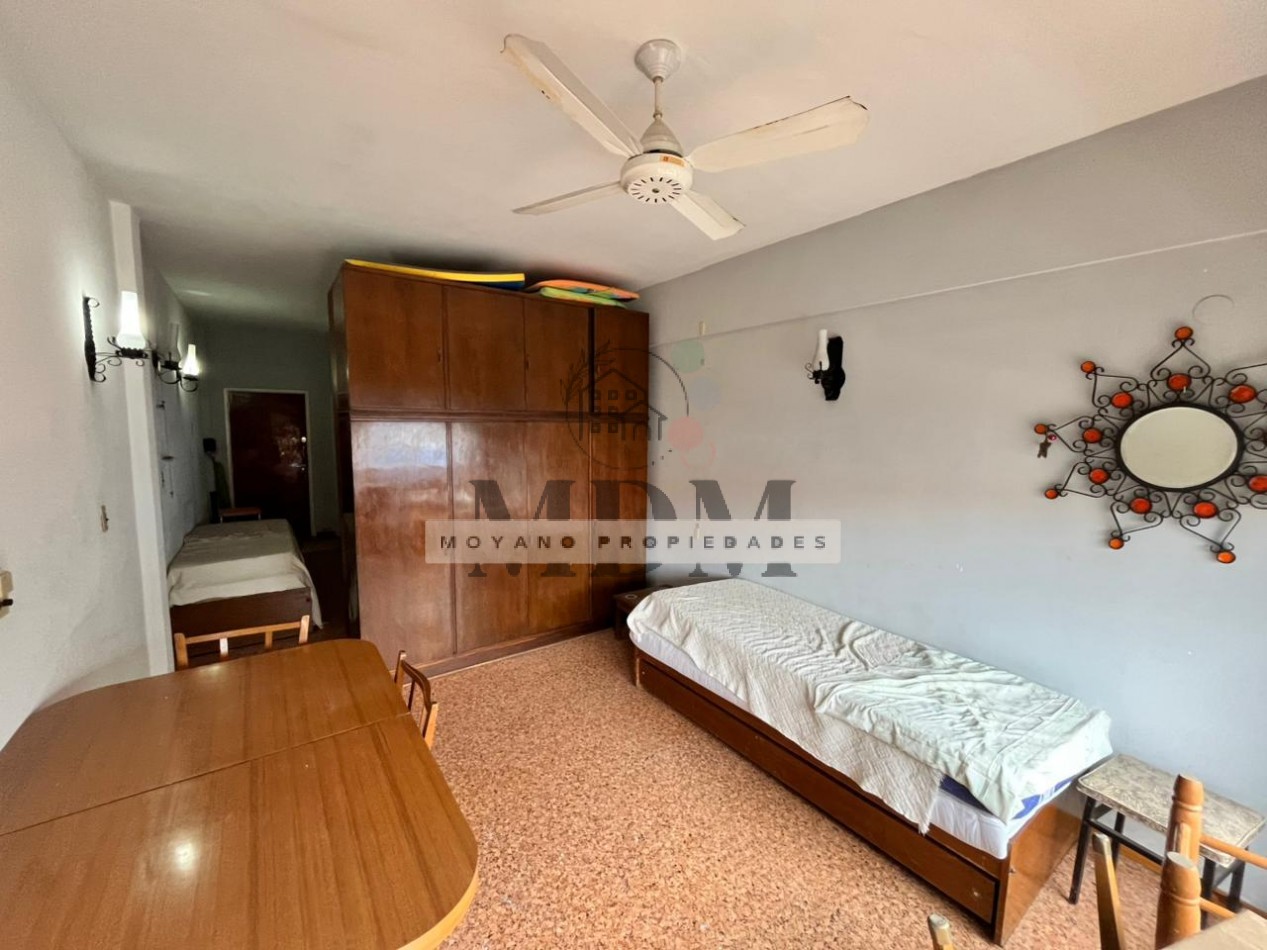 Monoambiente amplio con balcon al frente en pleno centro de Villa Gesell