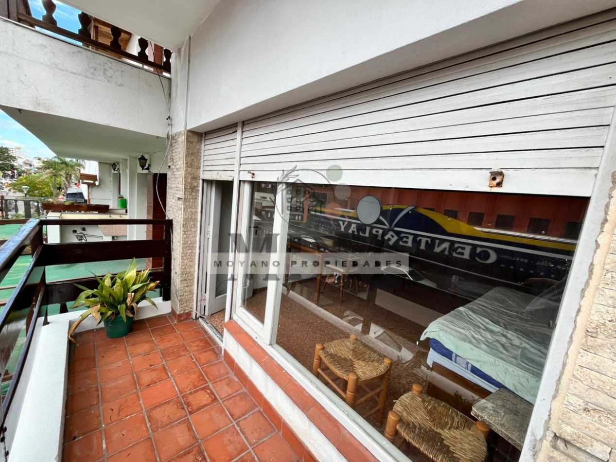 Monoambiente amplio con balcon al frente en pleno centro de Villa Gesell