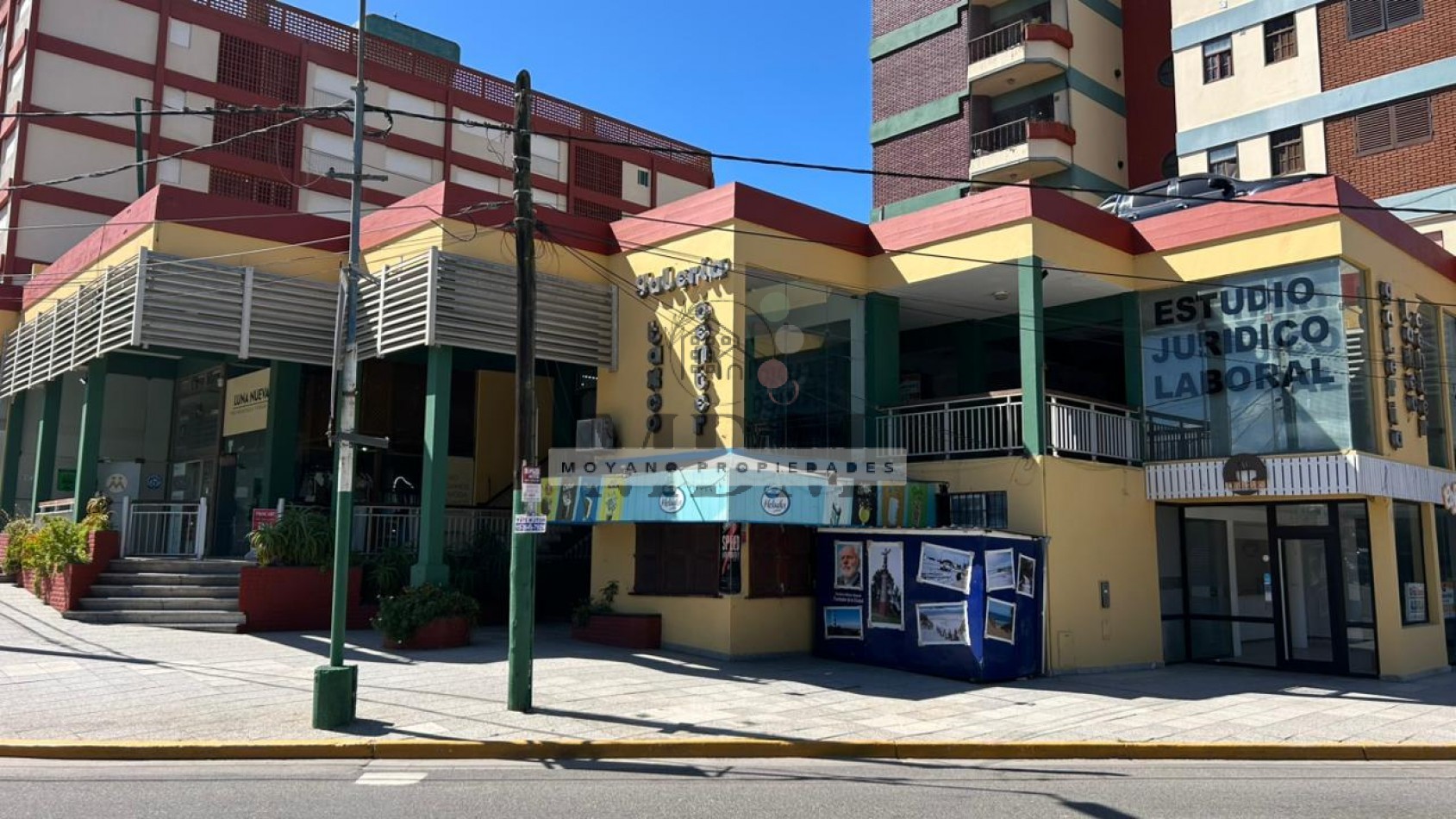 Local en venta con vista a la calle - Galeria Taxco Center