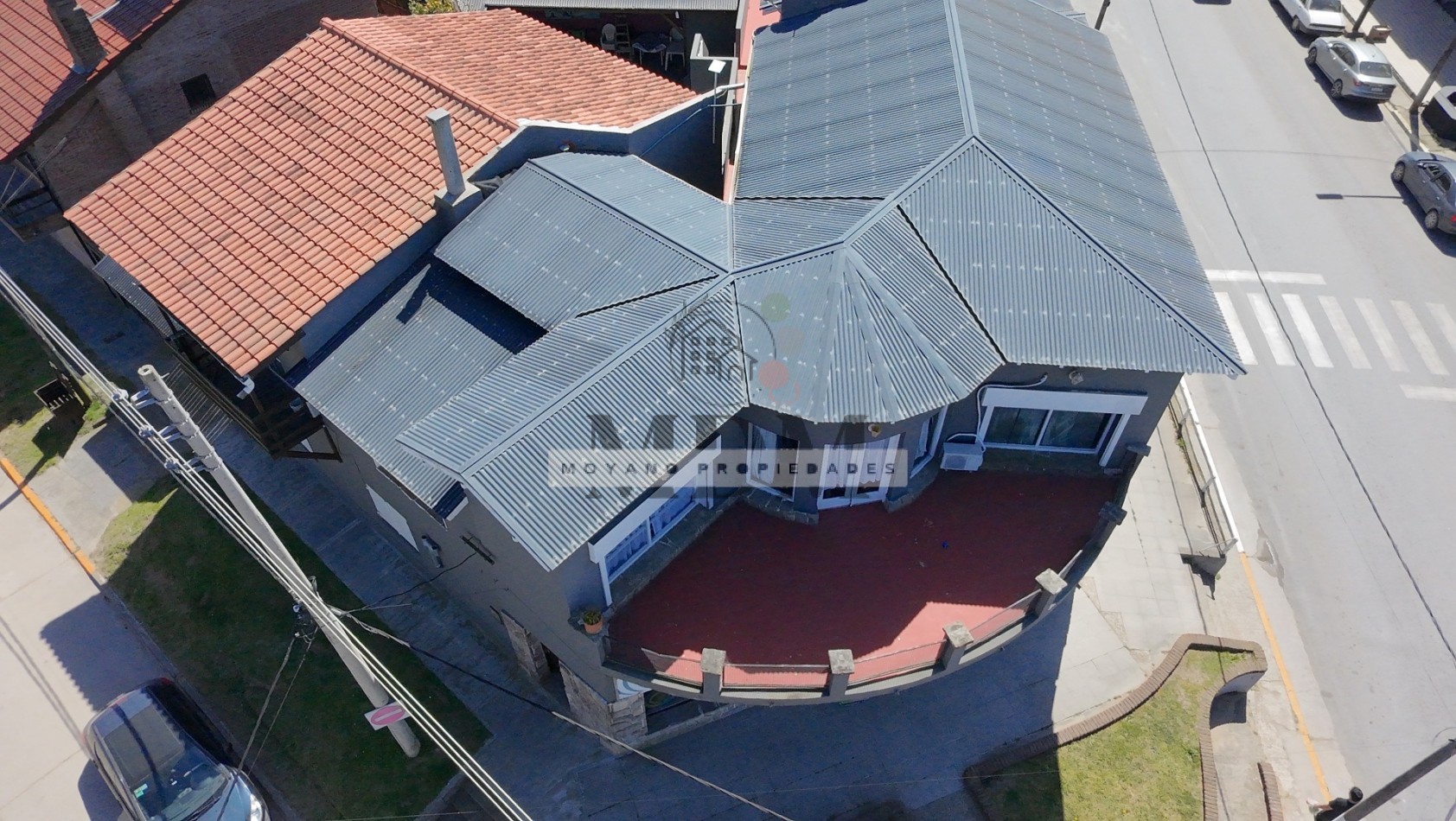 IMPONENTE PROPIEDAD EN BLOCK EN ESQUINA • LOCAL + 7 DEPARTAMENTOS • IDEAL INVERSORES • VILLA GESELL