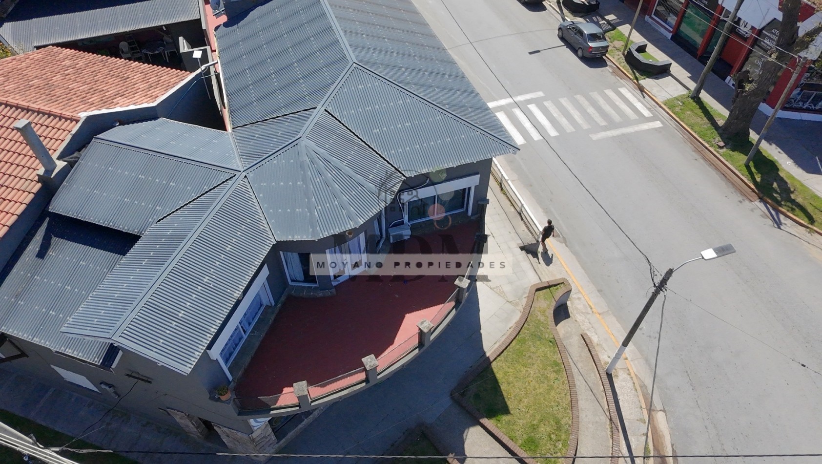 IMPONENTE PROPIEDAD EN BLOCK EN ESQUINA • LOCAL + 7 DEPARTAMENTOS • IDEAL INVERSORES • VILLA GESELL