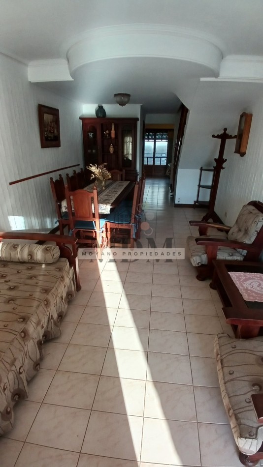 Duplex en venta - 2 dormitorios, cochera y vista parcial al mar -