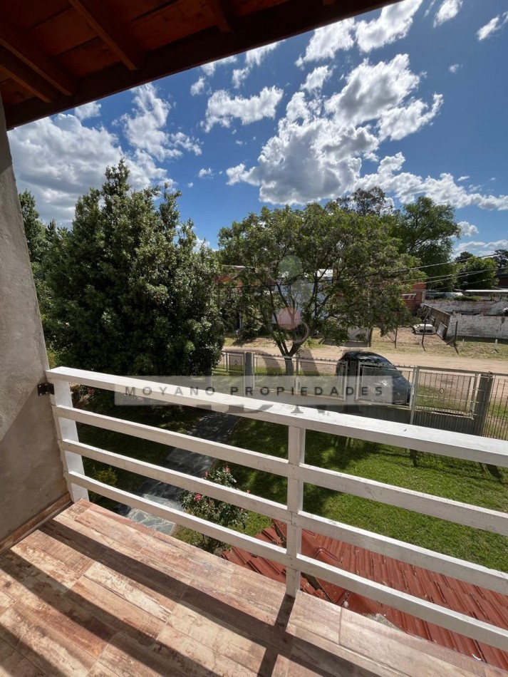 Comodo Departamento en 1° Piso por Escalera 