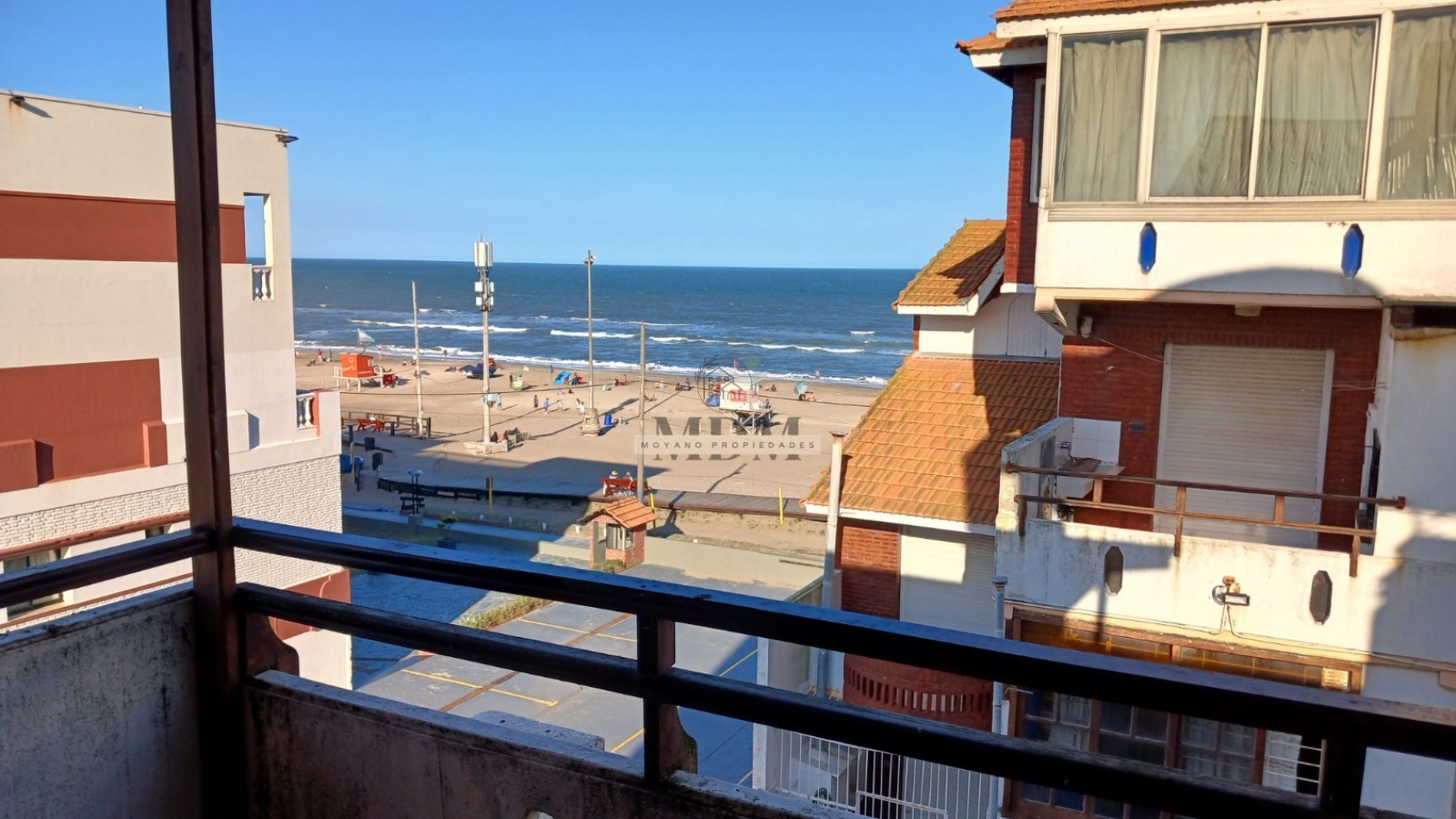 Duplex en venta - 2 dormitorios, cochera y vista parcial al mar -