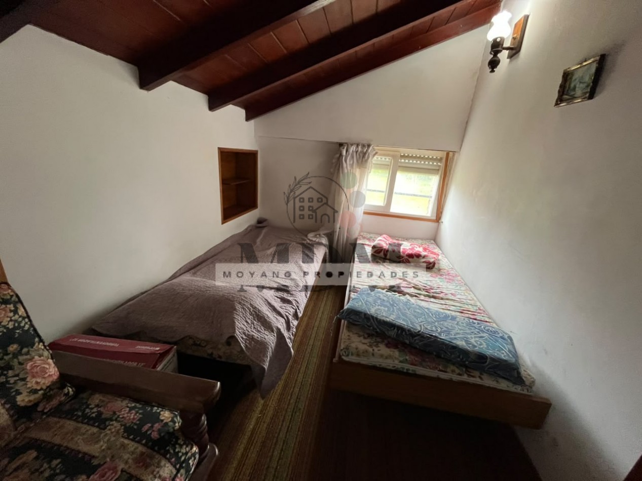 Chalet amplio de 4 dormitorios con patio y quincho en el centro de Villa Gesell