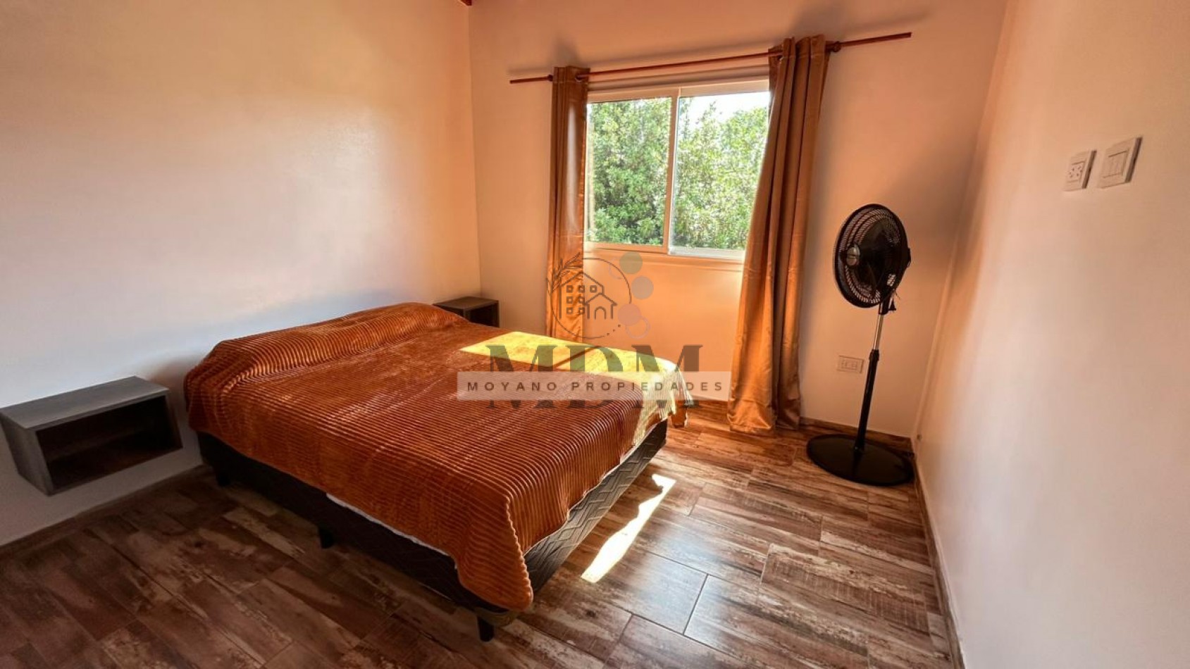 Comodo Departamento en 1° Piso por Escalera 