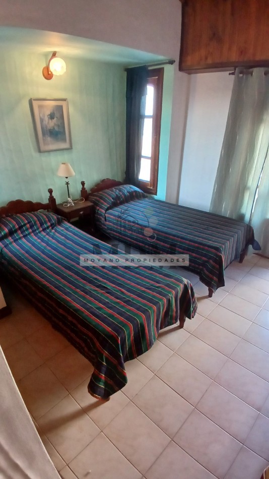 Duplex en venta - 2 dormitorios, cochera y vista parcial al mar -