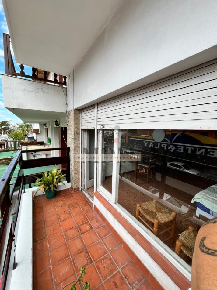 Monoambiente amplio con balcon al frente en pleno centro de Villa Gesell