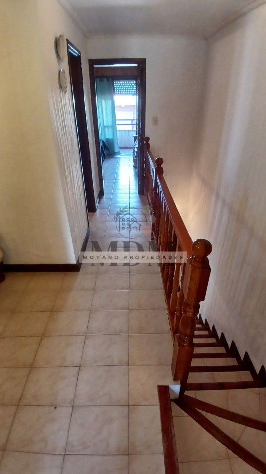 Duplex en venta - 2 dormitorios, cochera y vista parcial al mar -