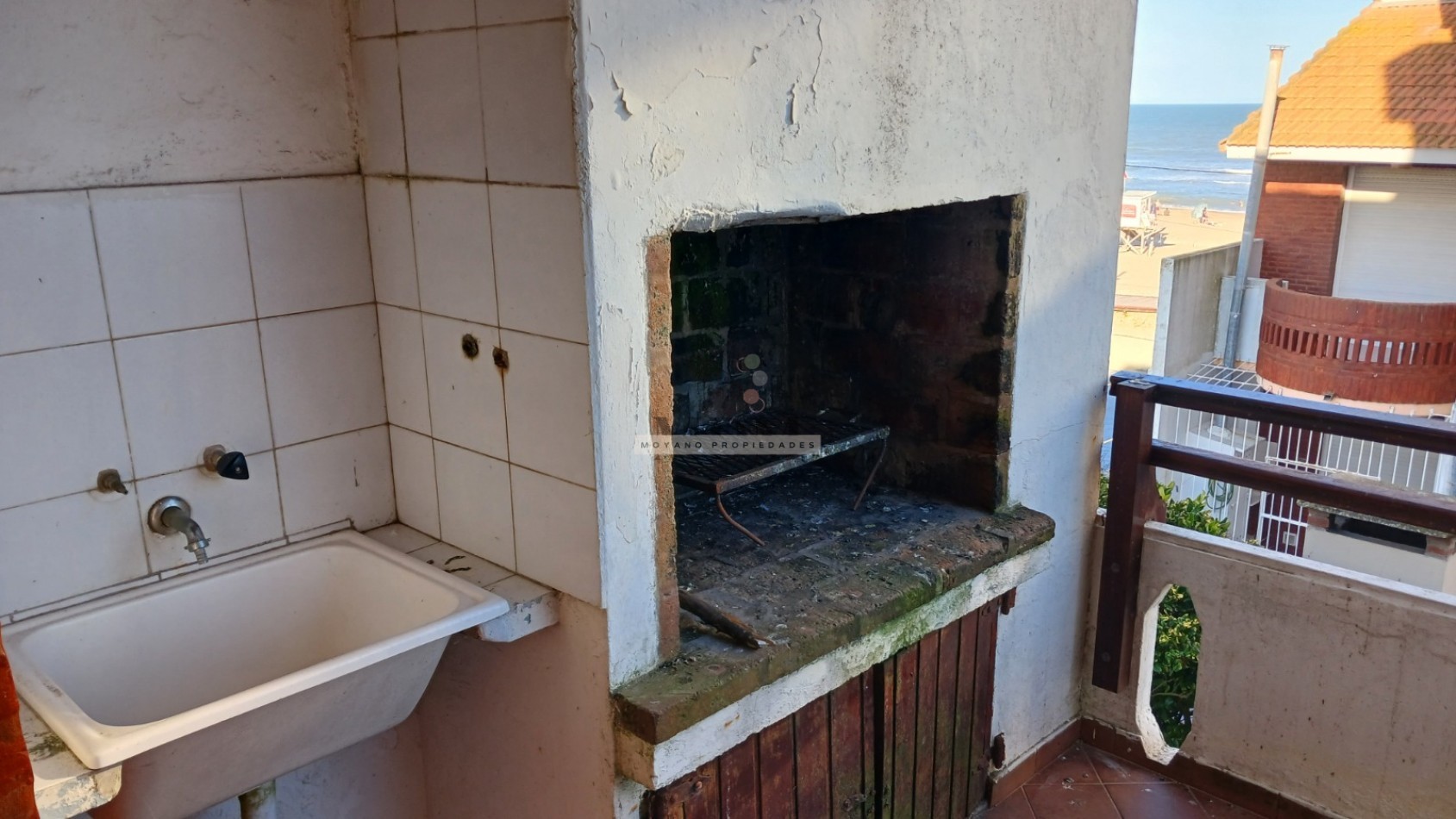 Duplex en venta - 2 dormitorios, cochera y vista parcial al mar -