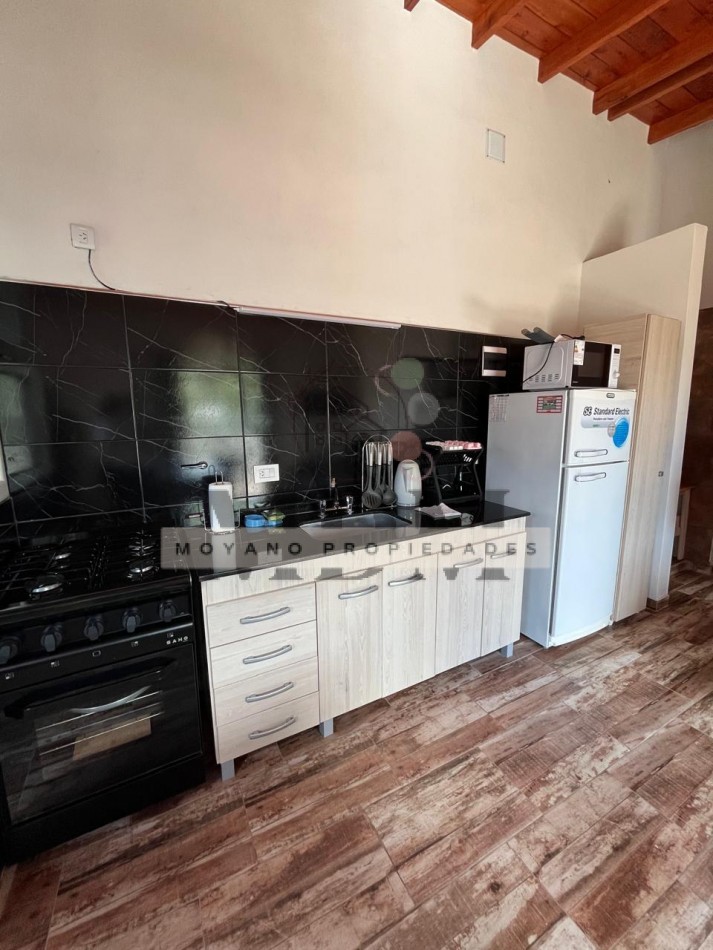 Comodo Departamento en 1° Piso por Escalera 