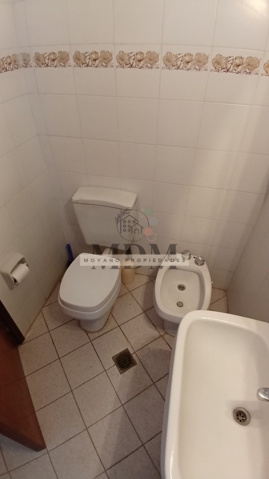 Duplex en venta - 2 dormitorios, cochera y vista parcial al mar -