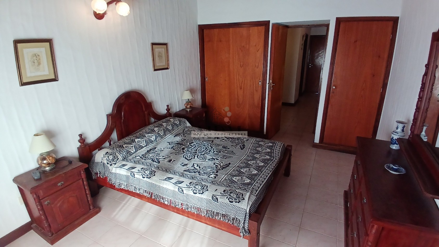 Duplex en venta - 2 dormitorios, cochera y vista parcial al mar -