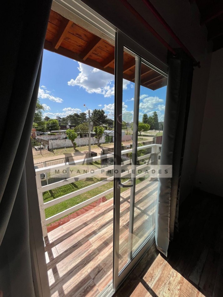 Comodo Departamento en 1° Piso por Escalera 