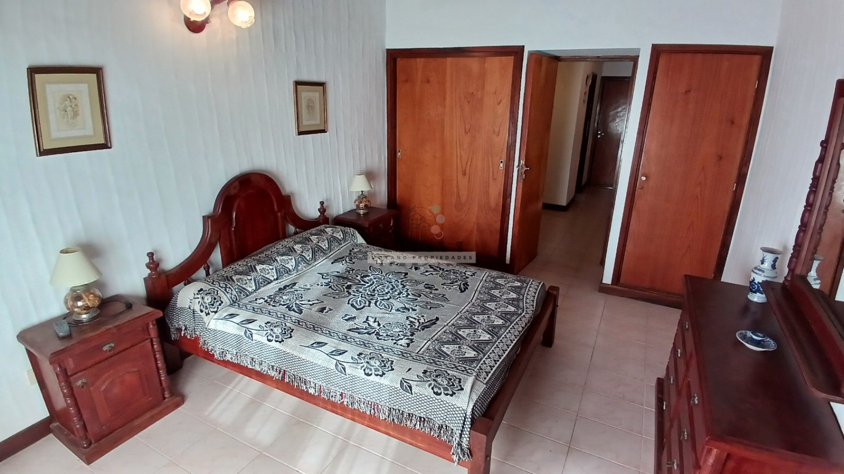 Duplex en venta - 2 dormitorios, cochera y vista parcial al mar -