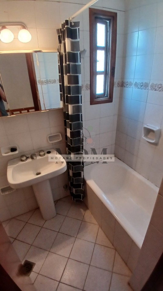 Duplex en venta - 2 dormitorios, cochera y vista parcial al mar -