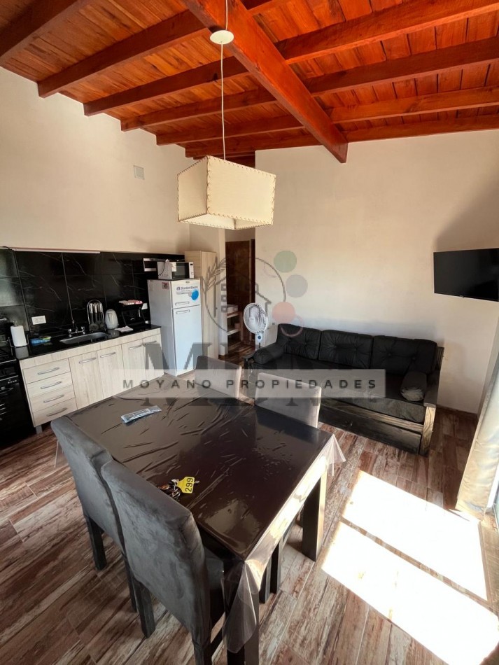 Comodo Departamento en 1° Piso por Escalera 