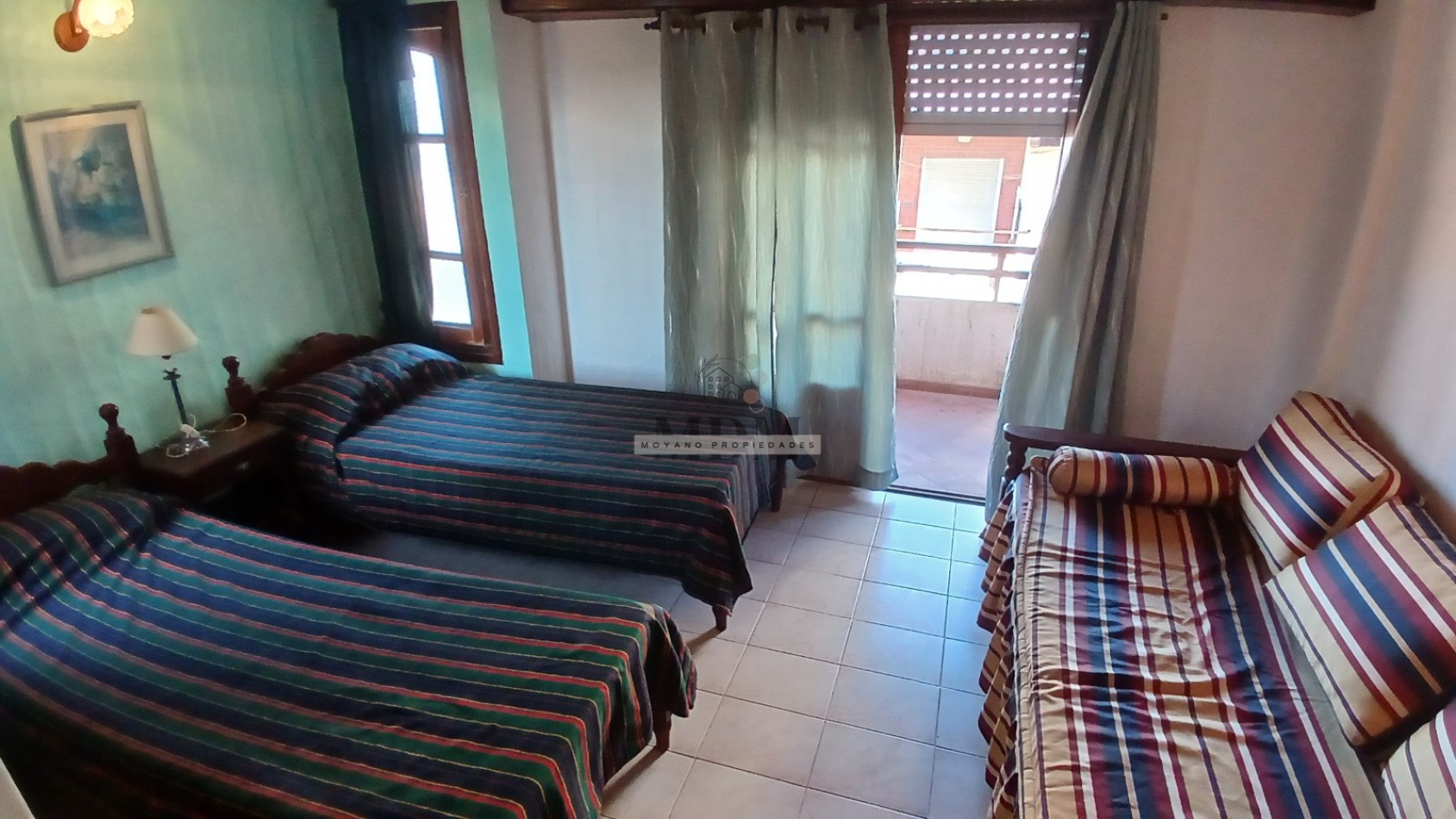 Duplex en venta - 2 dormitorios, cochera y vista parcial al mar -