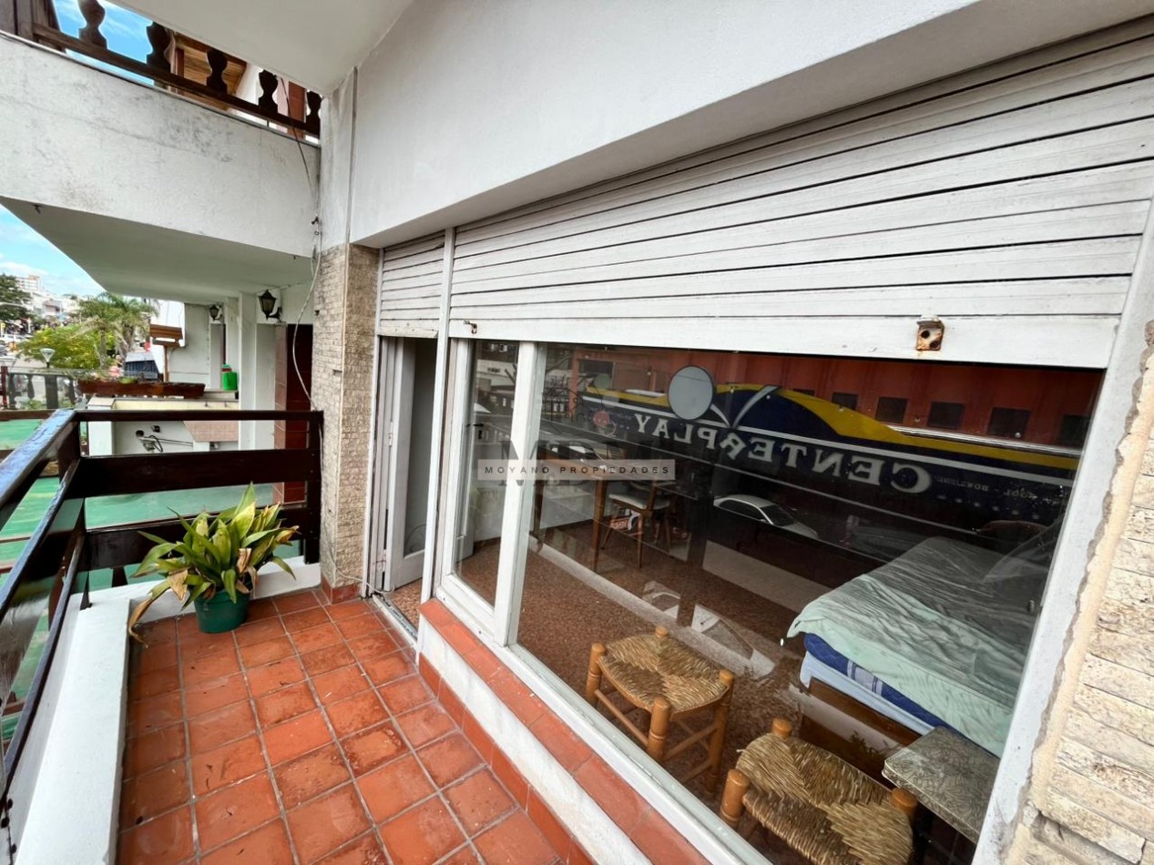 Monoambiente amplio con balcon al frente en pleno centro de Villa Gesell