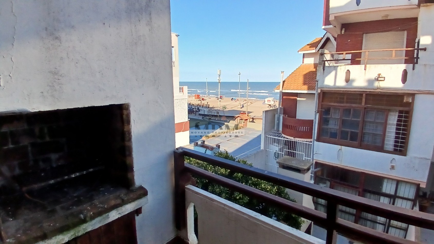 Duplex en venta - 2 dormitorios, cochera y vista parcial al mar -